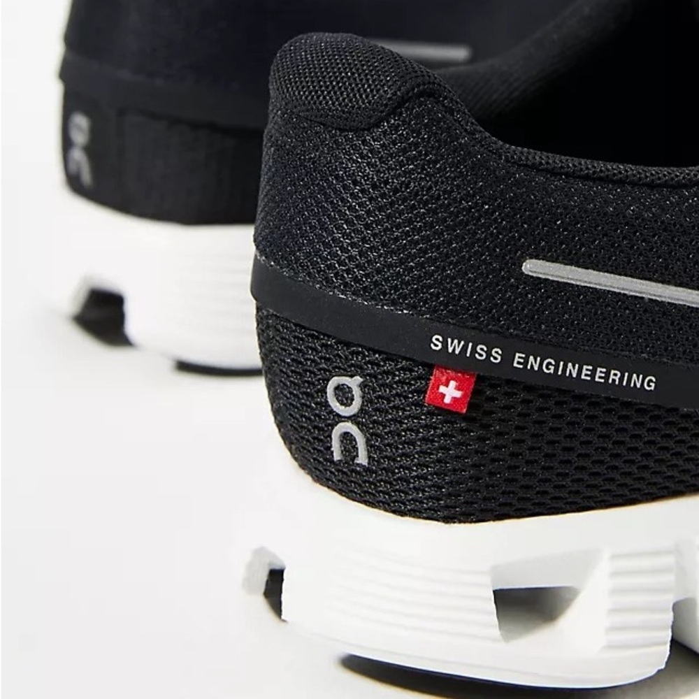 ON Cloud 5 Sneakers Sz 8 - Picture 3 of 17